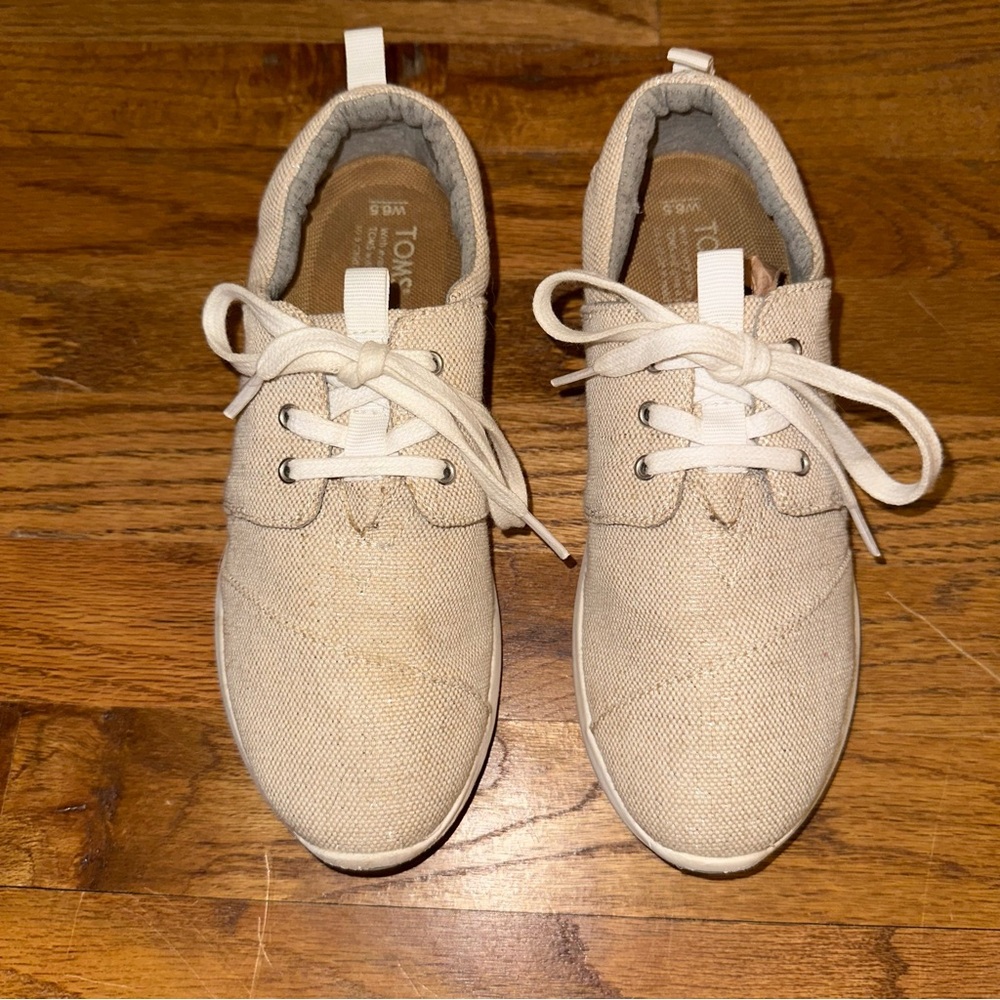TOMS Natural Canvas Lace-Up Sneakers in Ivory/ Tan Sz 6.5